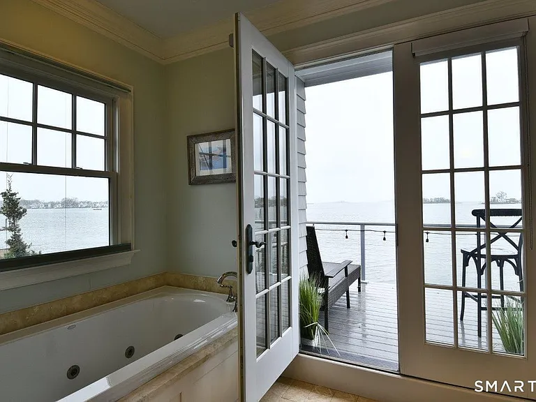 50 Shorefront Park — Photo 24