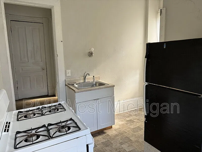 2 bed, 1.0 bath, 875 sqft, $925 — Photo 3