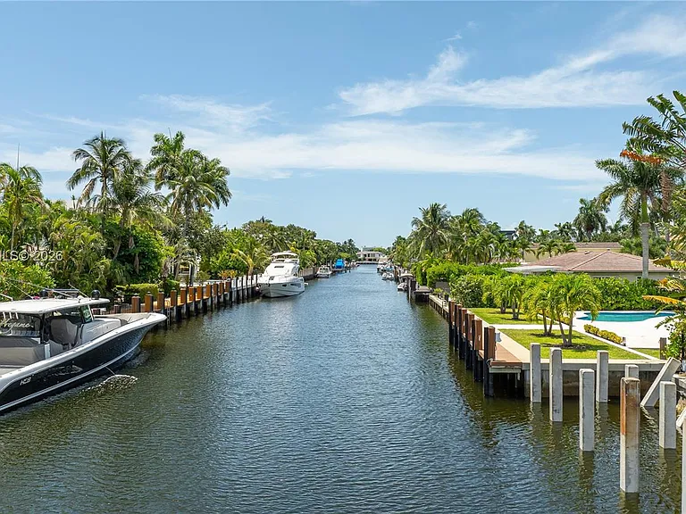 330 Coconut Isle Dr — Photo 37