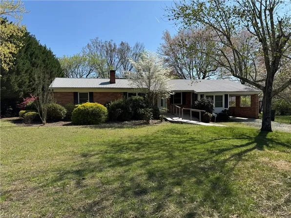 608 Hasty School Rd, Thomasville, NC 27360