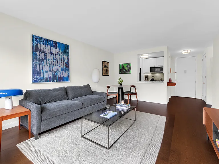 200 E 94th St #312 — Photo 3
