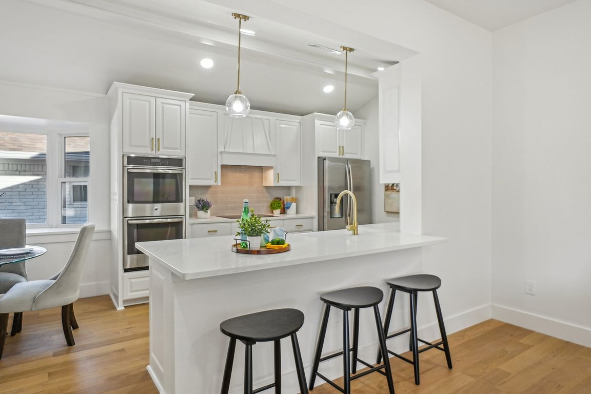 Clearhaven Dr-013.jpg
