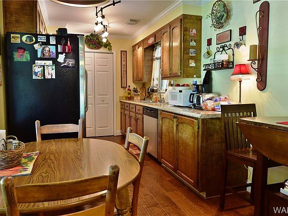 3rd image of 12595 Hickory Dr