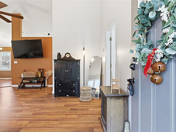 3rd image of 448 Timberview Ln