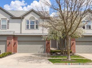 908 Elizabeth Dr, Streamwood, IL 60107