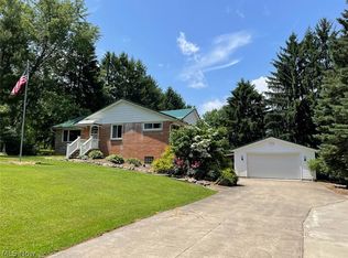 12572 Auburn Rd, Chardon, OH 44024