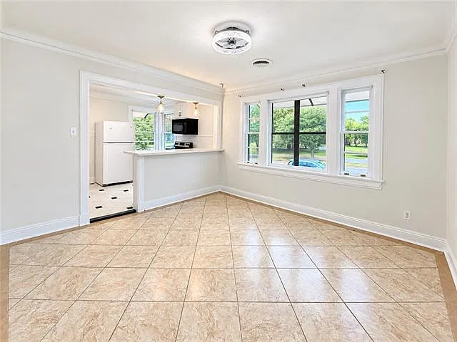 3 bed, 4.0 bath, 1322 sqft, $2,100 — Photo 3