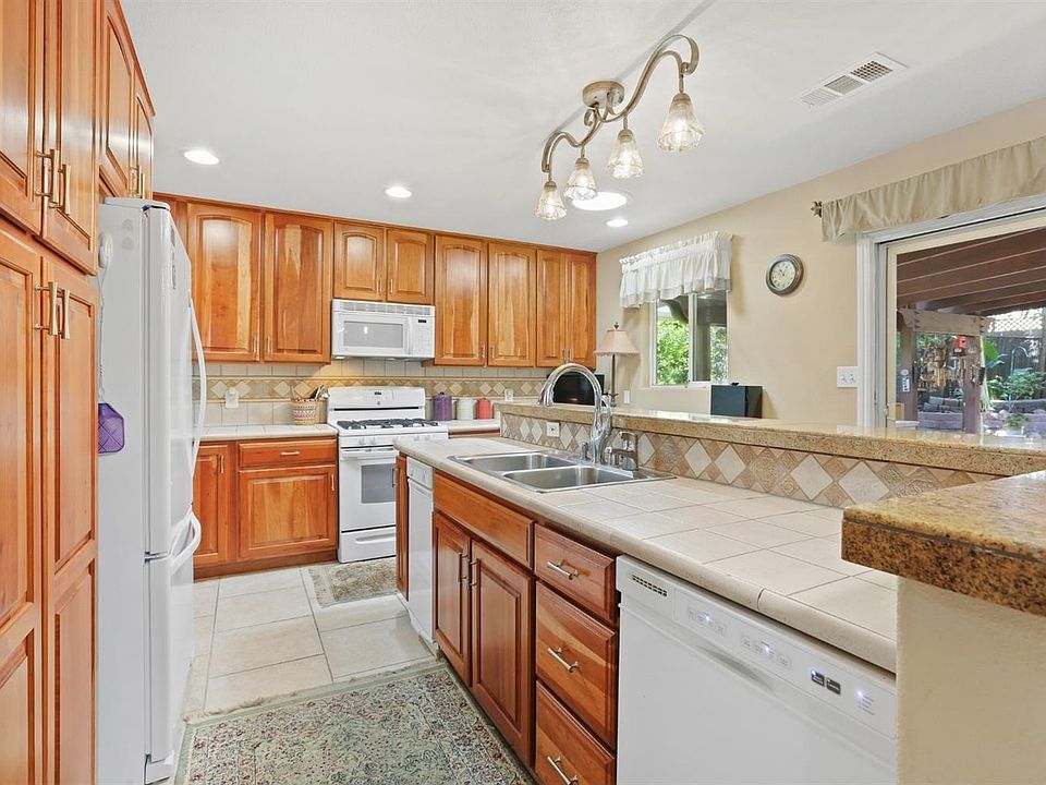 1st image of 202 Canterbury Ave