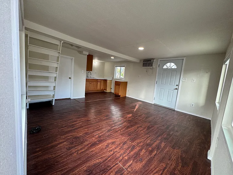 1214 Hardt St #C — Photo 2