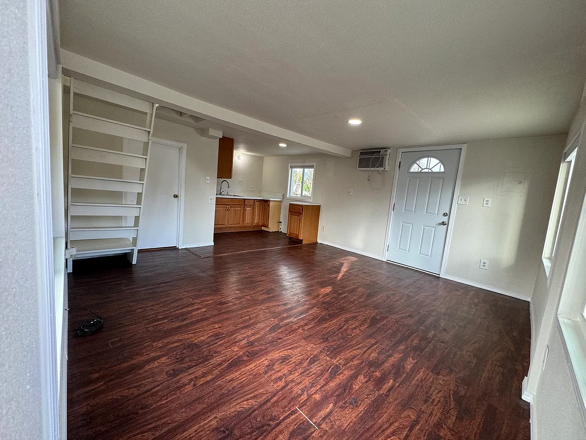 Building Photo - 1214 Hardt St #C