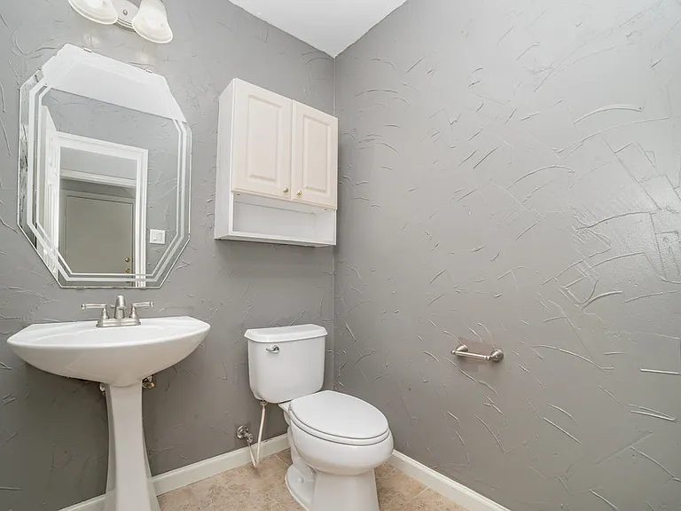 1908 Wood Crest Dr — Photo 24