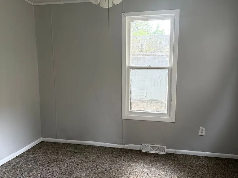 1615 Rowland Ave NE — Photo 7