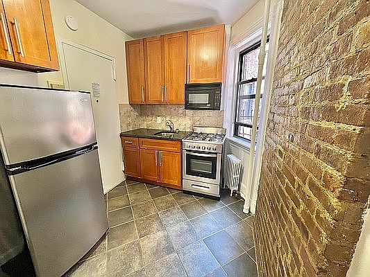 2nd image of 122 Macdougal St APT 16