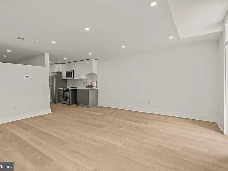 253 N 3rd St #33 — Photo 4