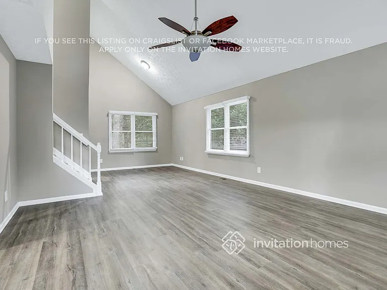 1222 Raleigh Ct — Photo 2