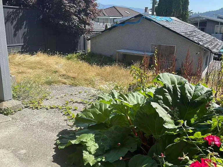 100 Sea Ave — Photo 12