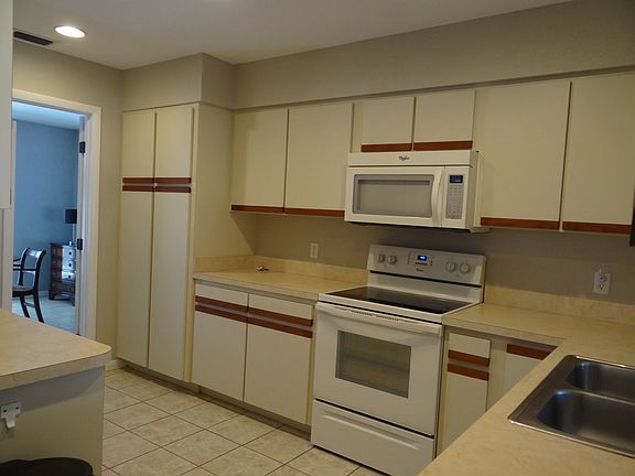 5th image of 30 Tropicana Dr
