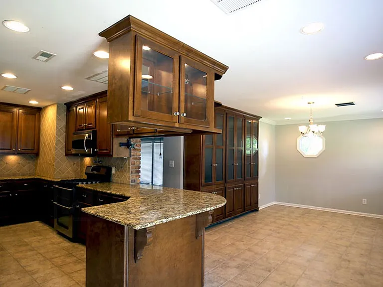 3828 Arundel Dr — Photo 6