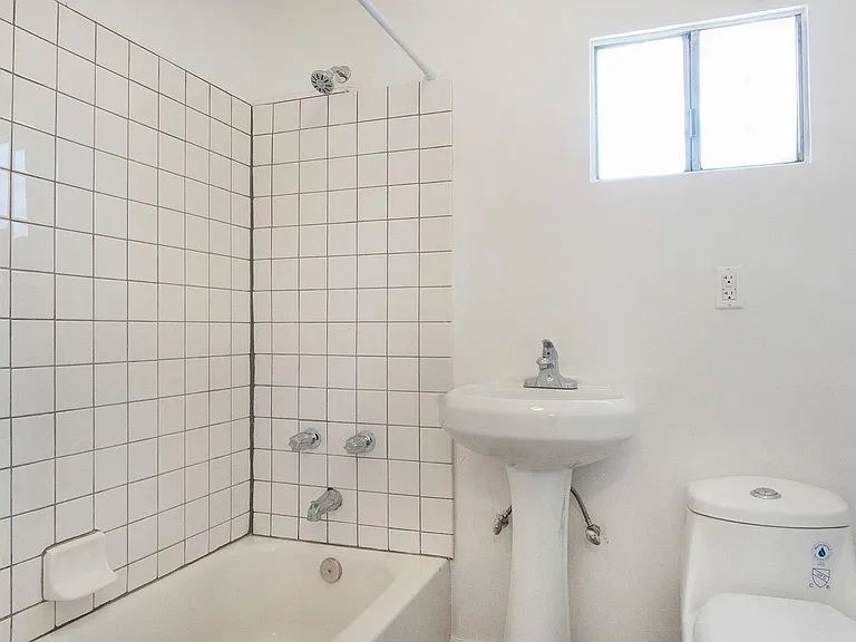 Lemon Avenue Triplex — Photo 5