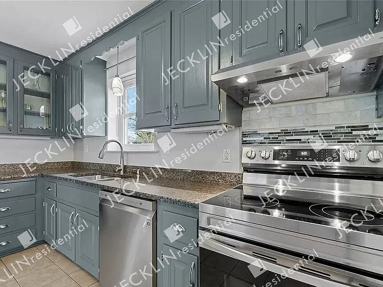 8406 Freestone Ave — Photo 13
