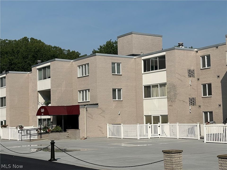 1st image of 520 Meredith Ln APT 207