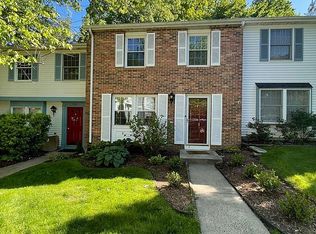 1563 Bennington Woods Ct, Reston, VA 20194