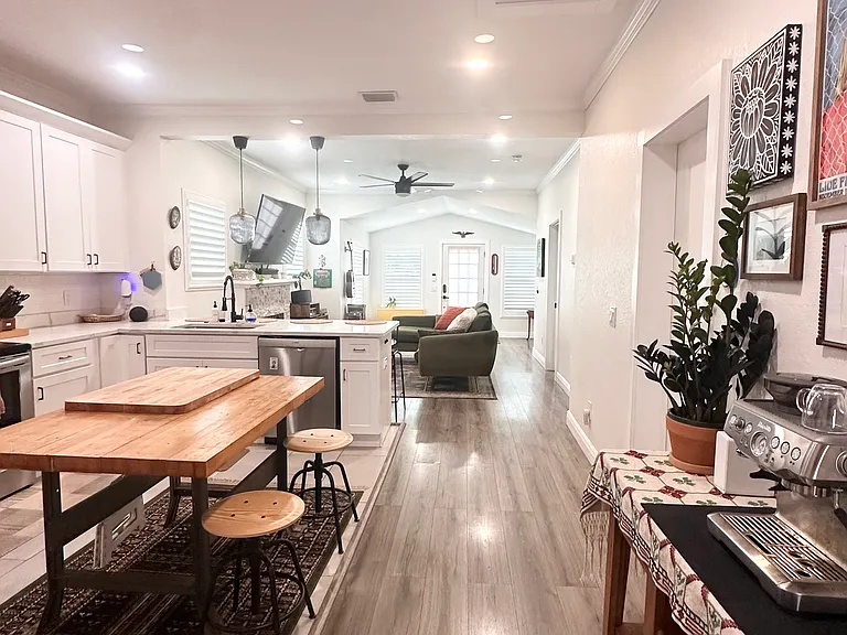 210 W Lambright St — Photo 14