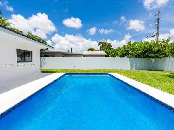 1181 NE 202nd St, Miami, FL 33179