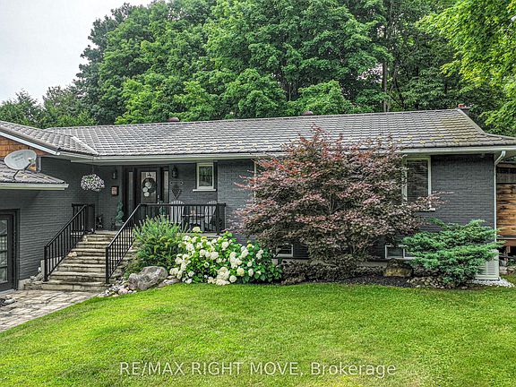 3rd image of 1220 Birchcliffe Cres