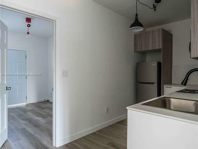 1561 Jefferson Ave #5 — Photo 7