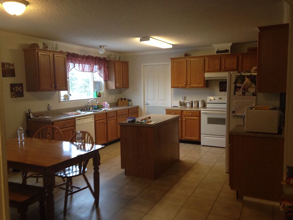 2nd image of 135 Laxton Rd