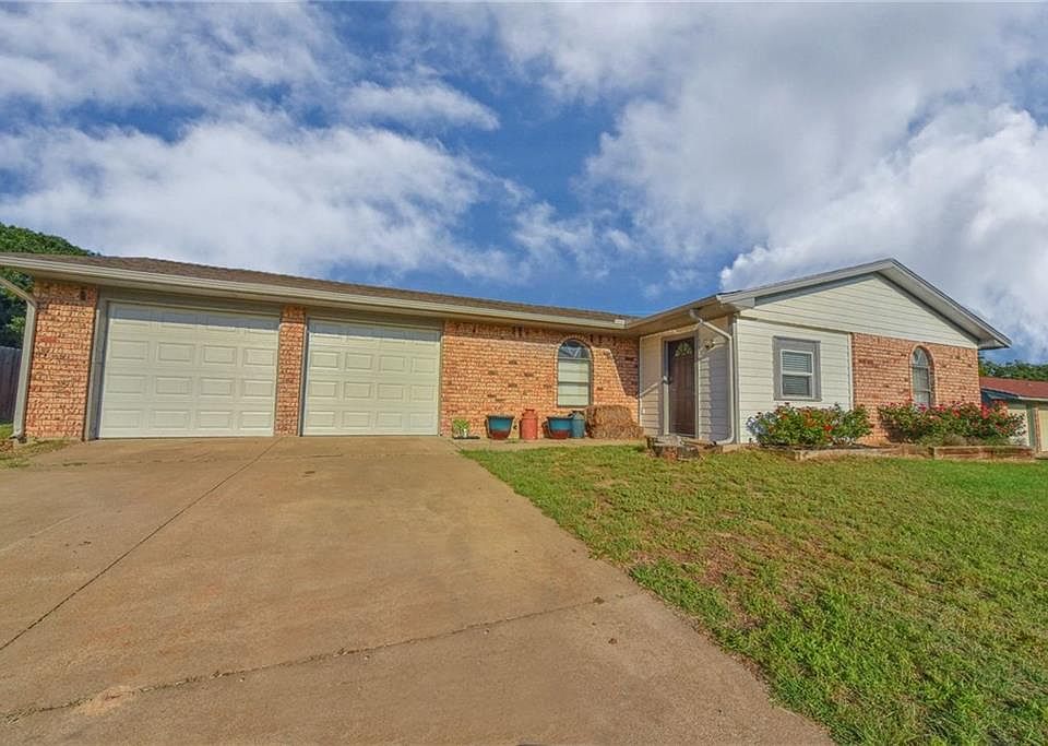 1st image of 5558 W Lakeview Dr