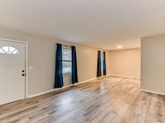 3rd image of 753 Hillside Dr