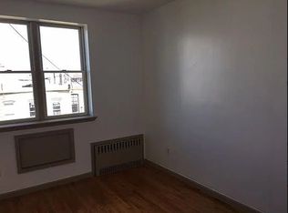 1935 Gates Ave #2M, Ridgewood, NY 11385