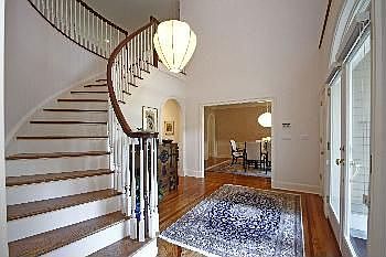 Foyer w Curved Stair