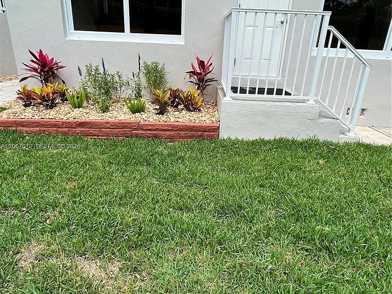 110 SW 30th Rd — Photo 26