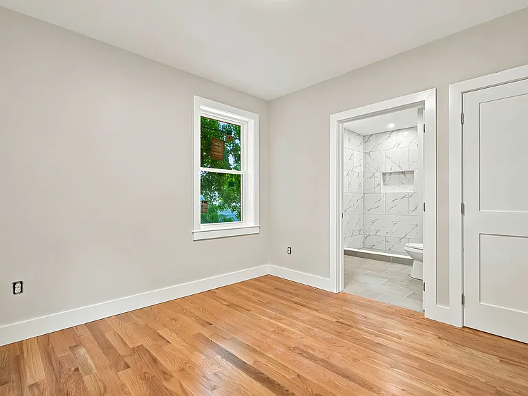 4 Mayhew St #B — Photo 5