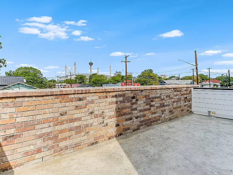 606 S Hackberry — Photo 16