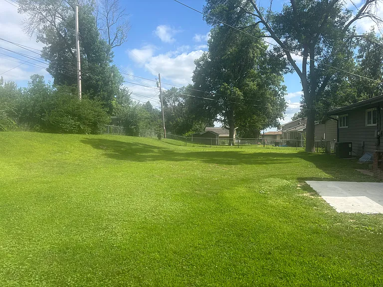 717 Dublin Dr — Photo 2
