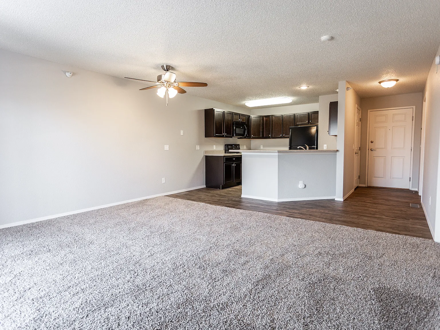 Royal Oak Apartments — Photo 2