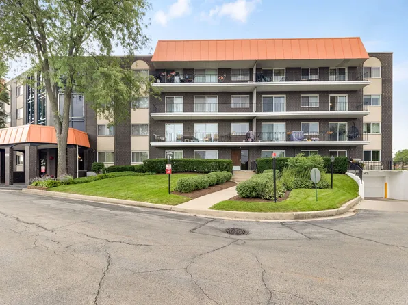 4949 Golf Rd APT 310, Skokie, IL 60077