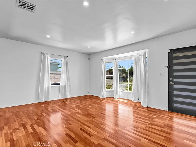 3663 Delta Ave — Photo 6