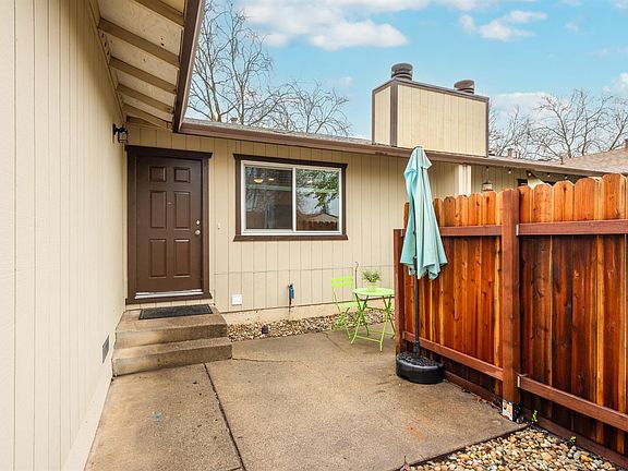 2nd image of 724 Agnew Place