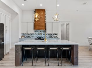 113 Park Vw, Poth, TX 78147