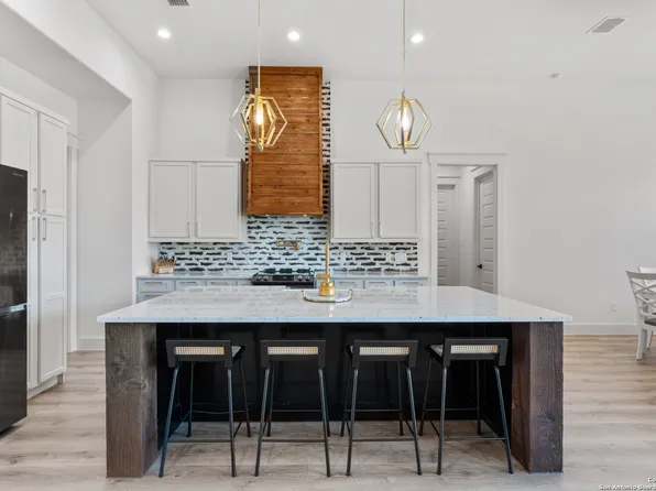 113 Park View, Poth, TX 78147