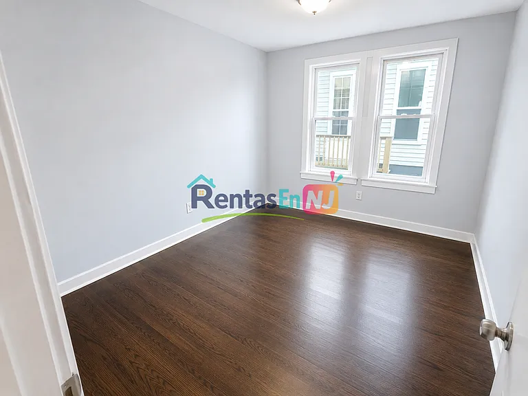 211 Summer Ave #14 — Photo 1