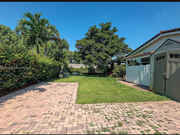 8520 SW 87th Ave — Photo 30