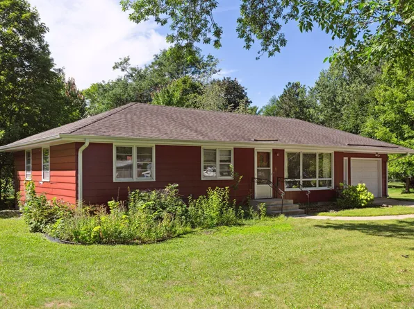 8 Central Ln, Northfield, MN 55057