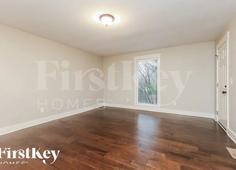 208 Beech Dr — Photo 5