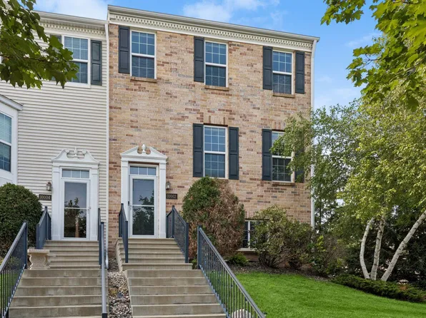 10002 Gentian Dr, Eden Prairie, MN 55347